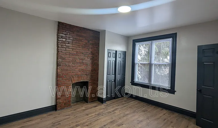 916 Deely St — Photo 14