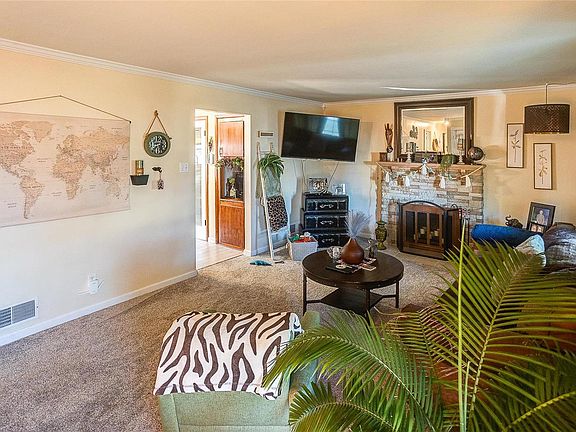 2nd image of 3656 Terrace Ln