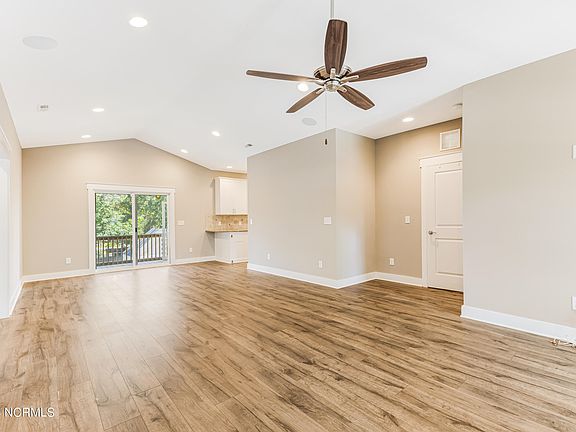 5th image of 308 NE 52nd Street