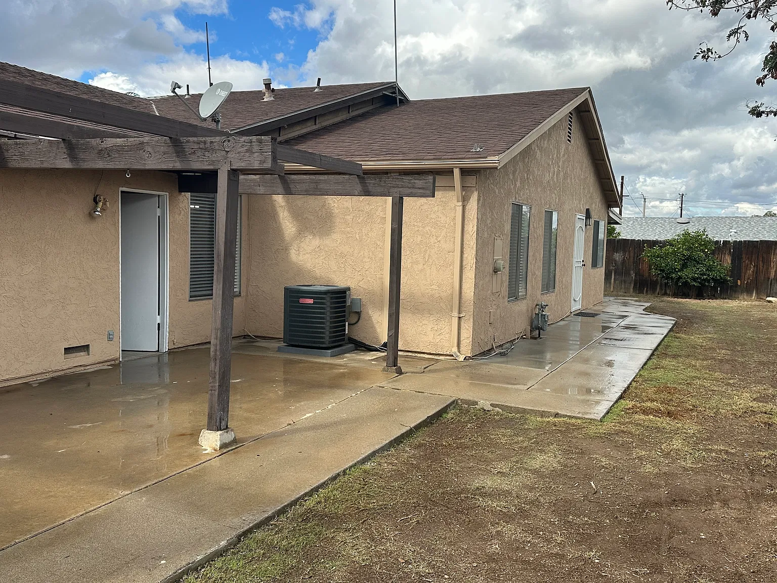 3 bed, 1.5 bath, 990 sqft, $2,980 — Photo 2