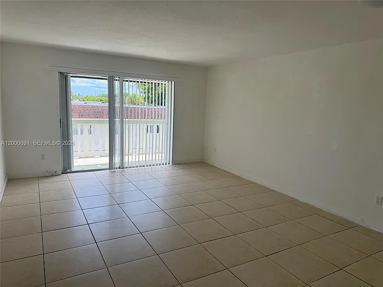 15201 NE 6th Ave #C304 — Photo 8