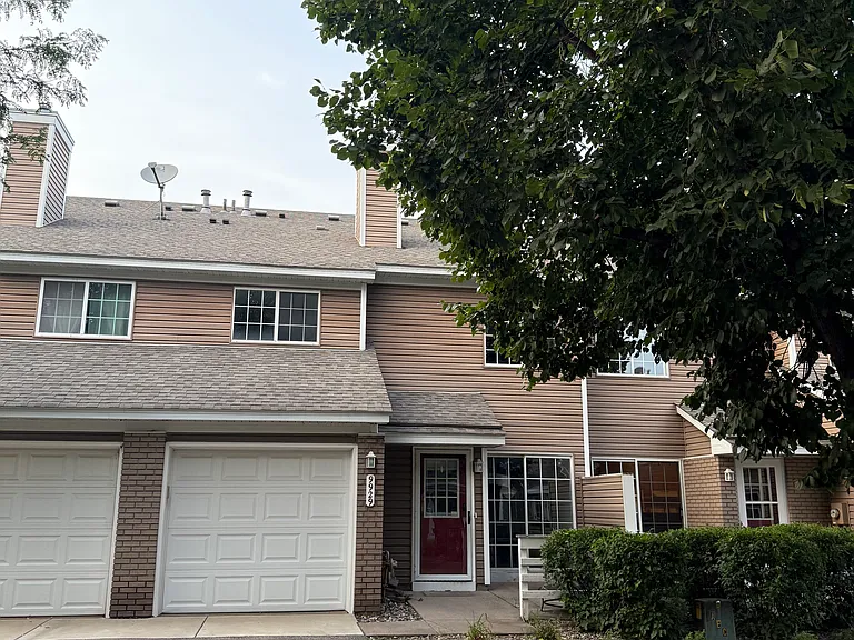 9929 Fillmore St NE — Photo 1
