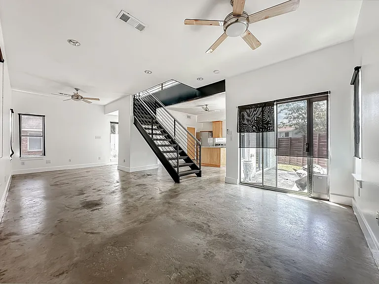 417 S Beacon St — Photo 3