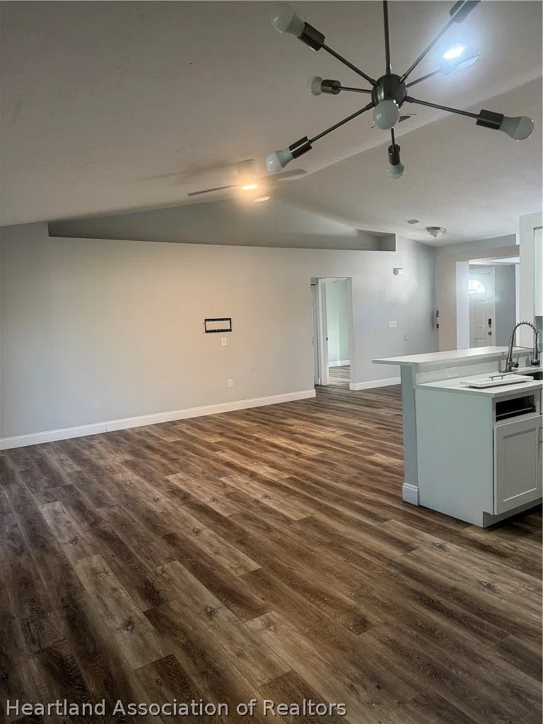 3 bed, 2.0 bath, 1676 sqft, $2,250 — Photo 3