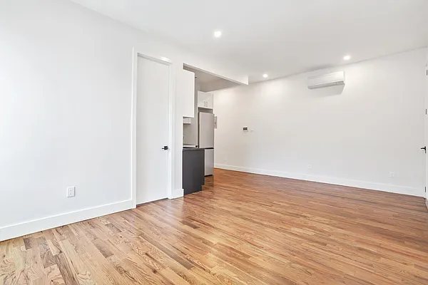 Rented by Skyhigh Realty NYC LLC | media 28