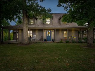 962 N 1300 East Rd, Heyworth, IL 61745