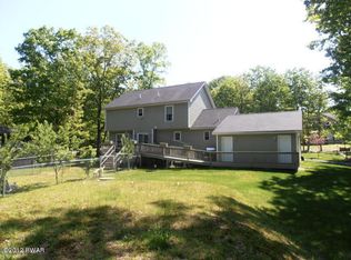 69 Gap View Cir, Bushkill, PA 18324