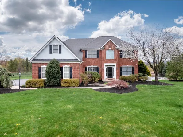 4082 Meckes Dr, Walnutport, PA 18088