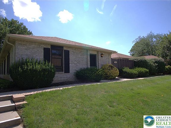 3rd image of 2871 Springhaven Pl