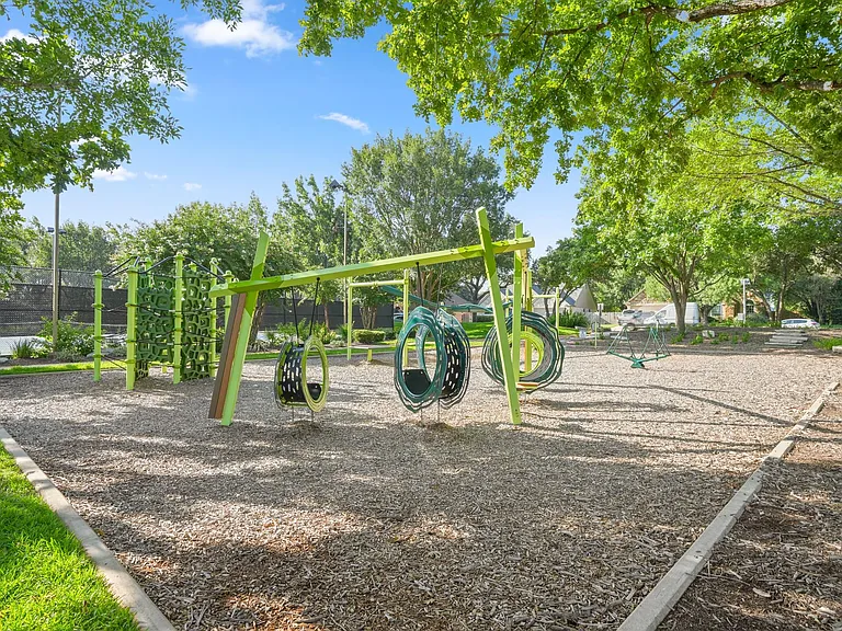 17841 Park Valley Dr — Photo 26