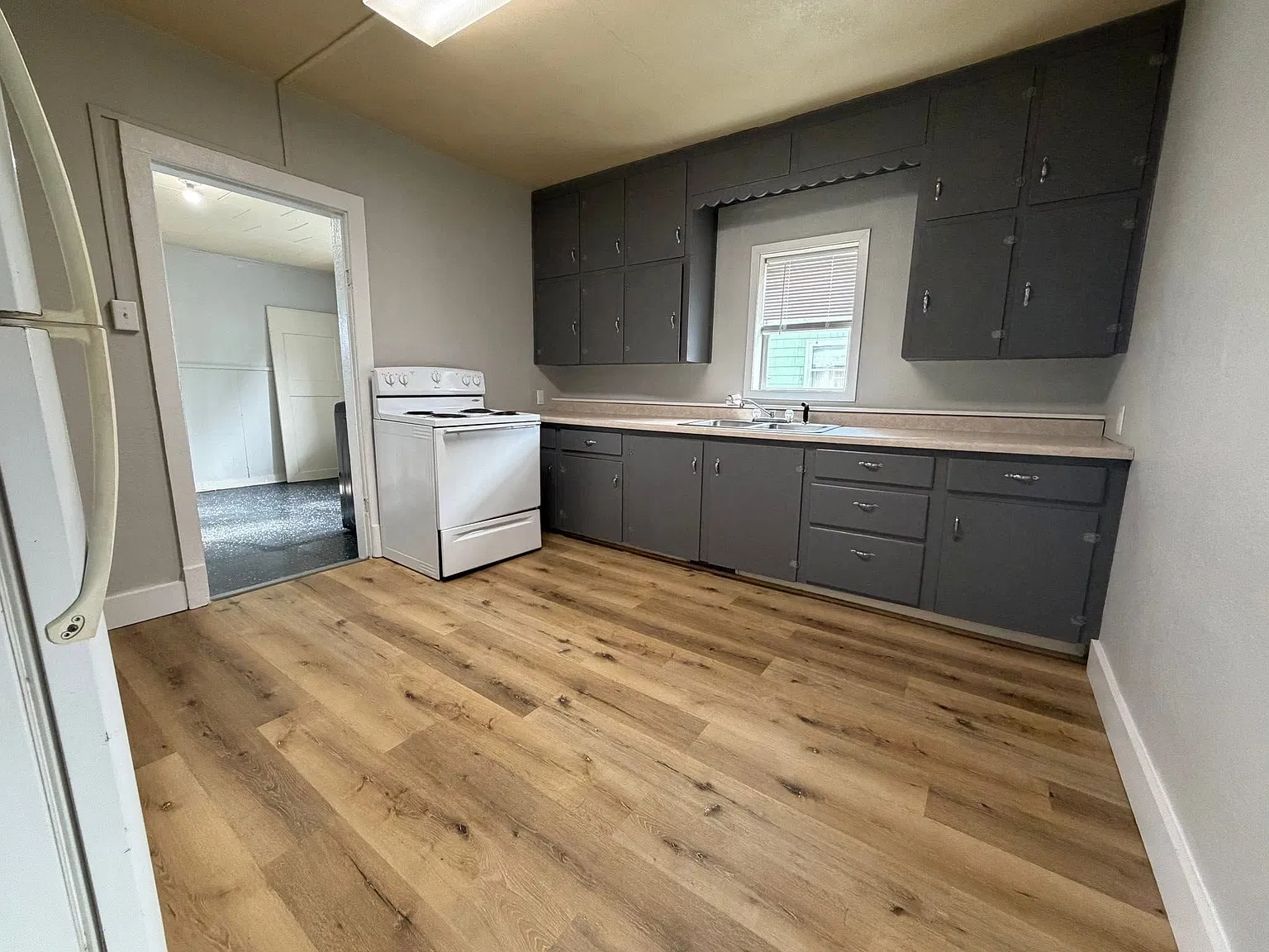 3 bed, 900 sqft, $1,150 — Photo 3