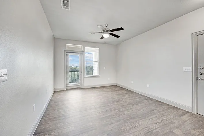 Oaks of Kyle Apartments — Photo 40