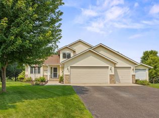 601 Jamie Cir SW, Saint Michael, MN 55376