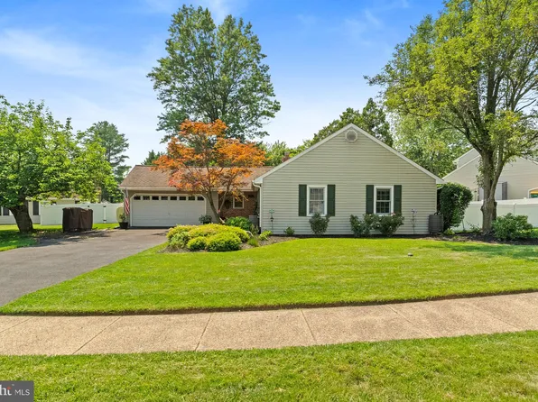 24 Meridian Cir, Newtown, PA 18940