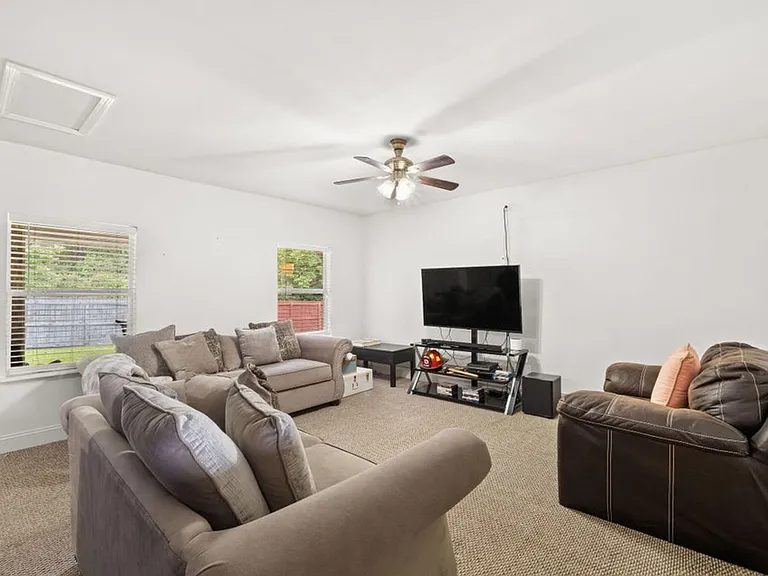 315 Veterans Ln — Photo 8