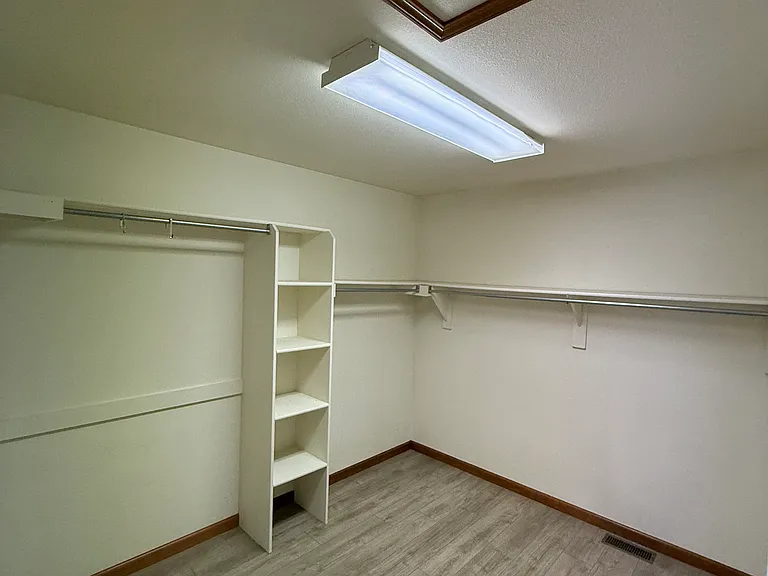 725 Pennington Dr — Photo 12