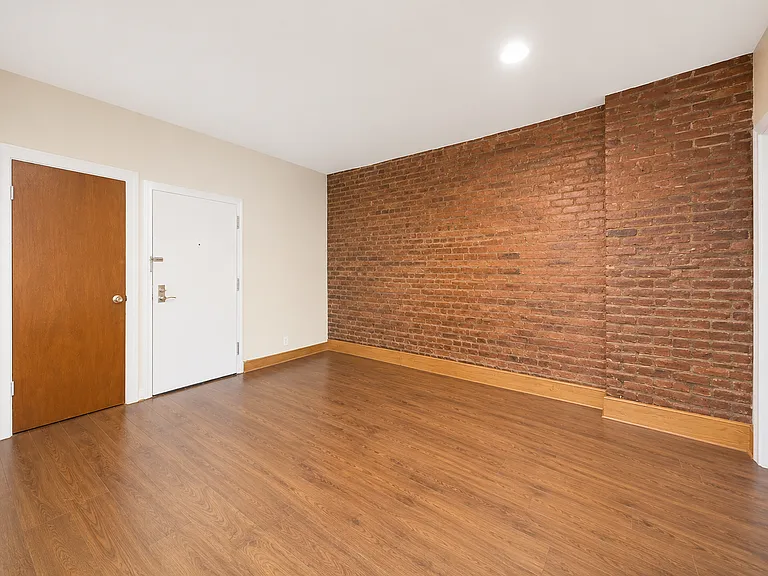 49 Kingston Ave #2R — Photo 3