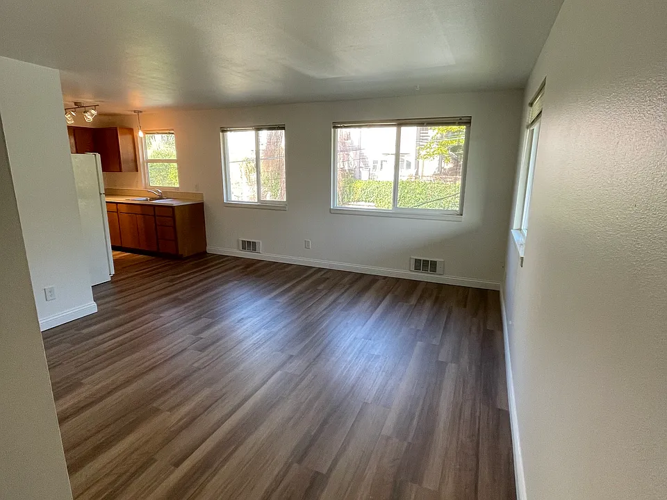 Entry to unit, 580-600 square foot apartment.