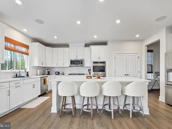 18126 Marsh Pine Rd, Dumfries, VA 22026