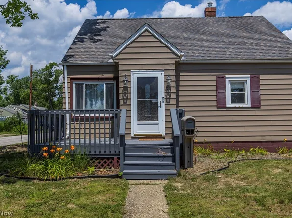 33 Pierce Ave, Cuyahoga Falls, OH 44221