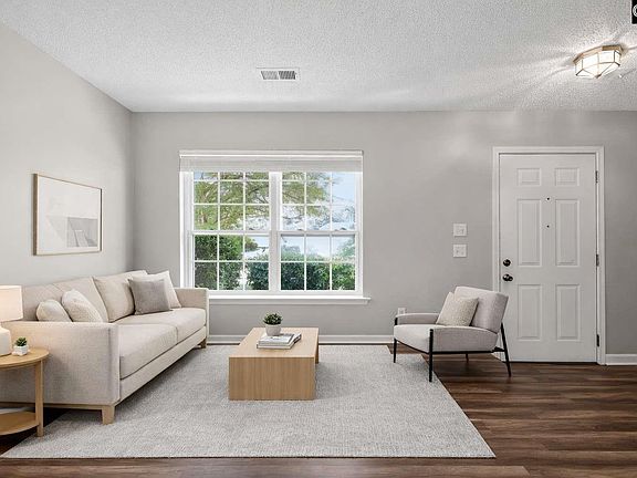 2nd image of 141 Kingston Ridge Dr