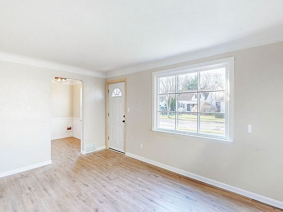 4th image of 14732 Grapeland Ave