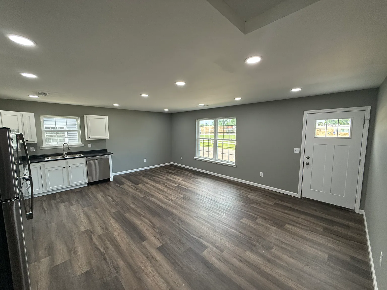 3 bed, 986 sqft, $1,700 — Photo 4