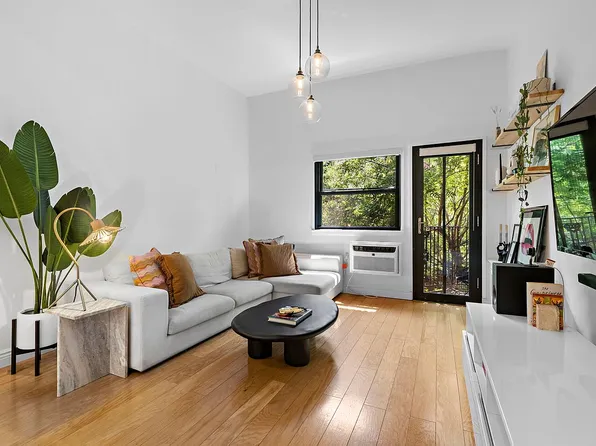 211 Thompson St APT 4L, Manhattan, NY 10012