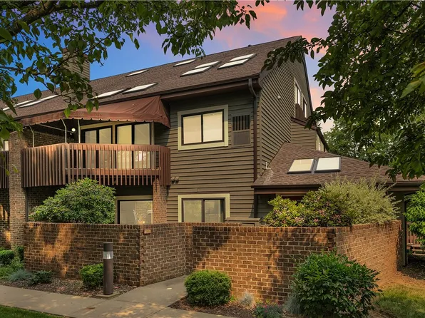 2808 Leona Ln, Coraopolis, PA 15108