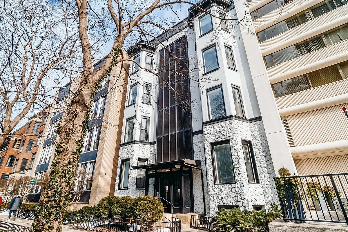 Building Photo - 1421 N Dearborn St