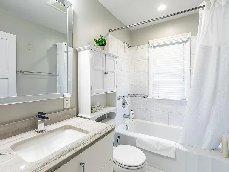 575 Blunk St — Photo 3