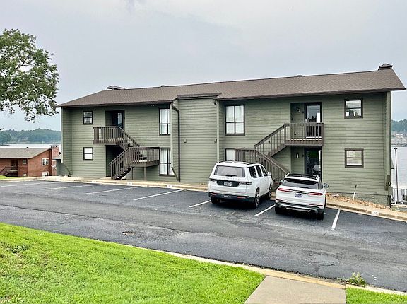 3rd image of 120 Catalina Cir APT 2B