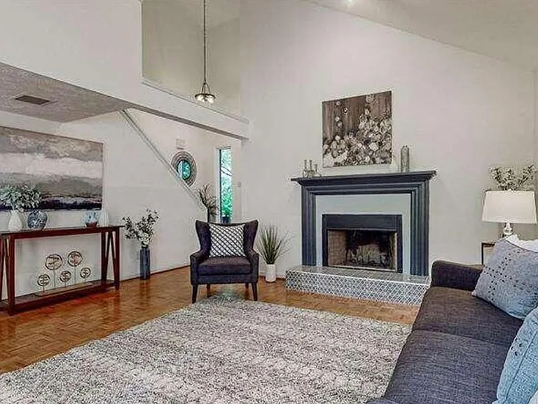 2355 Virginia Pl NE — Photo 3