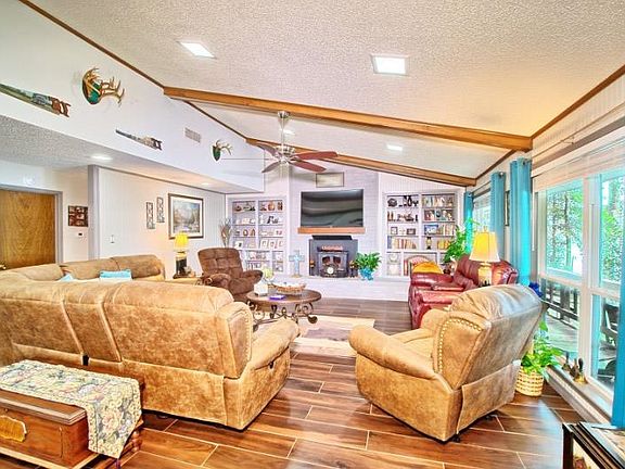3rd image of 300 Lighthouse Dr N