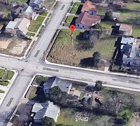3rd image of 906 N Grimes