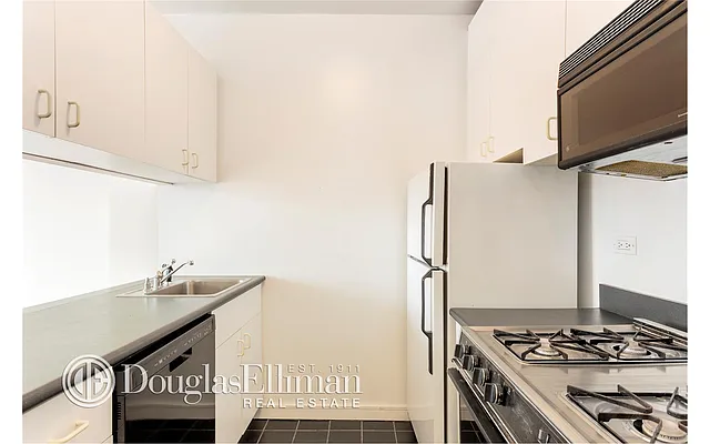 Rented by Douglas Elliman | media 30