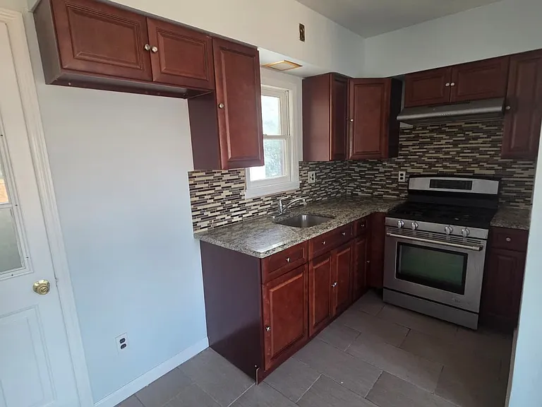 389 Avenue E #3 — Photo 3