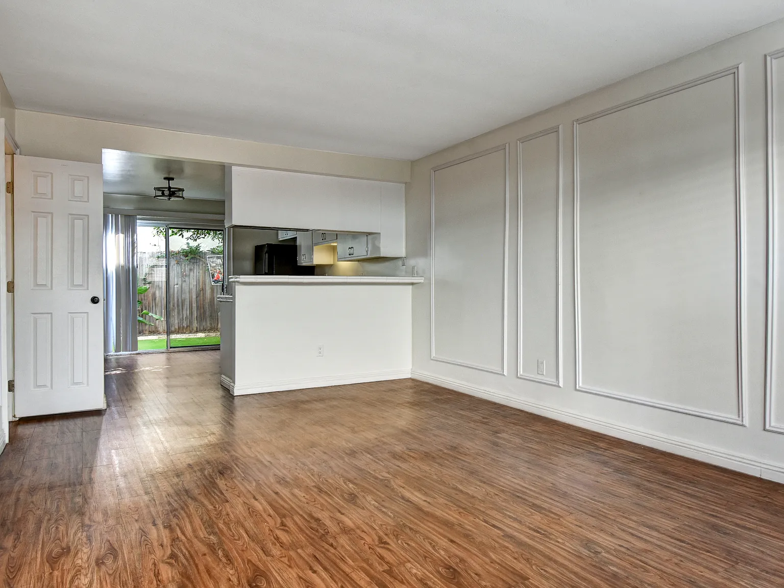 2 bed, 1200 sqft, $2,895 — Photo 3