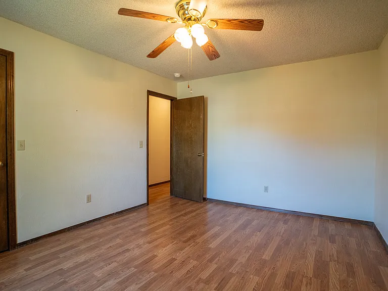 2221 W Memphis Pl — Photo 15