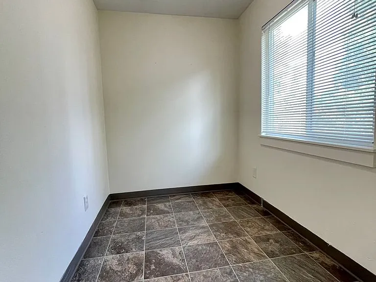 9039 SE Stark St — Photo 8