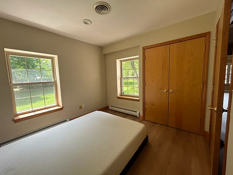 611 Glen St #B — Photo 4