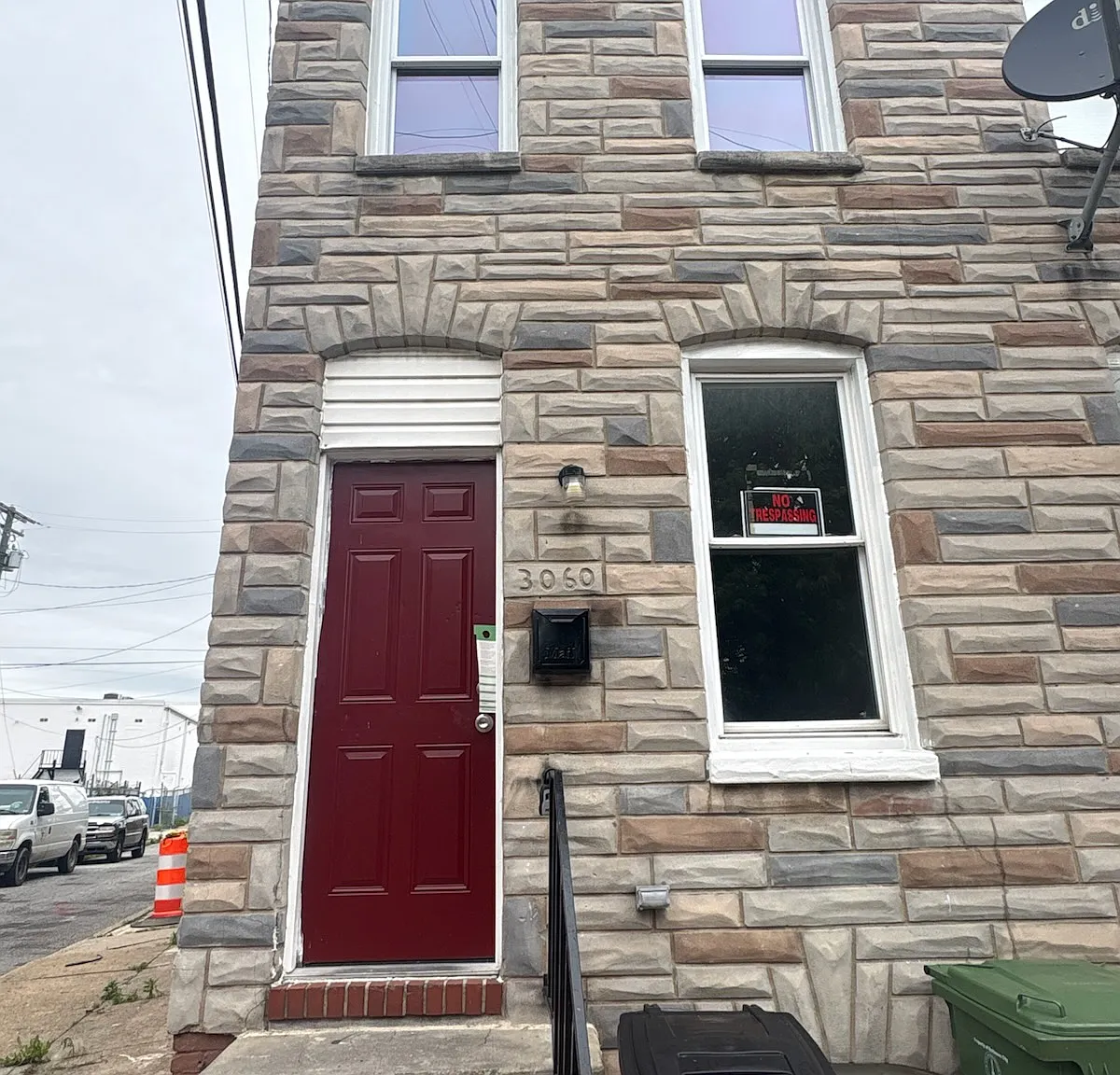 3 bed, 888 sqft, $1,800 — Photo 1