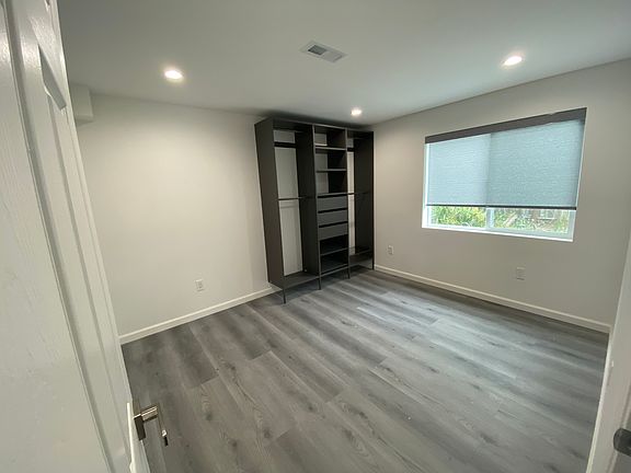 5th image of 462 Arch St