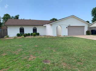 10305 Leicester Dr, Yukon, OK 73099