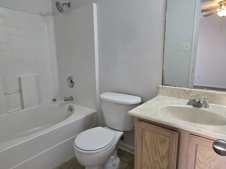 418 Brittney Way #D — Photo 6