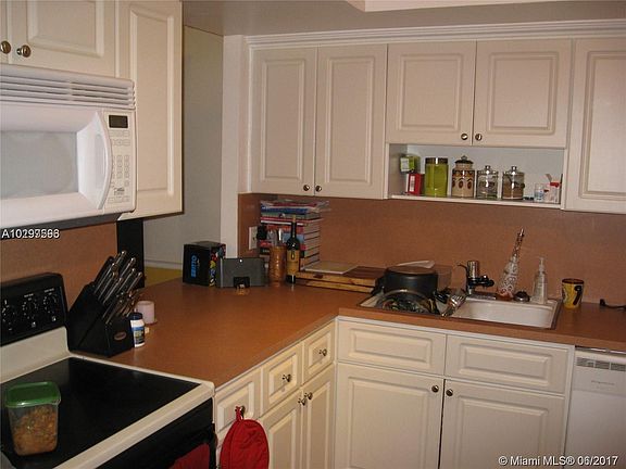 2nd image of 1305 NE Miami Gardens Dr #1402W