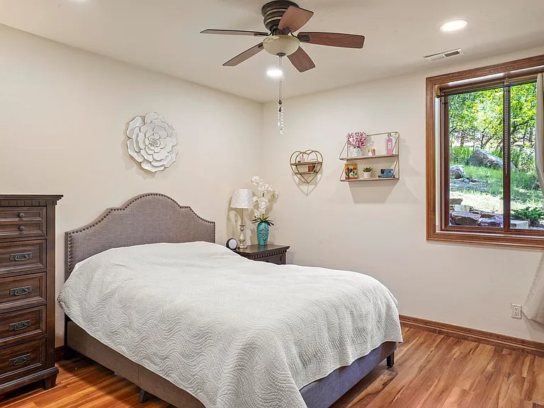 340 Ellsworth St — Photo 33