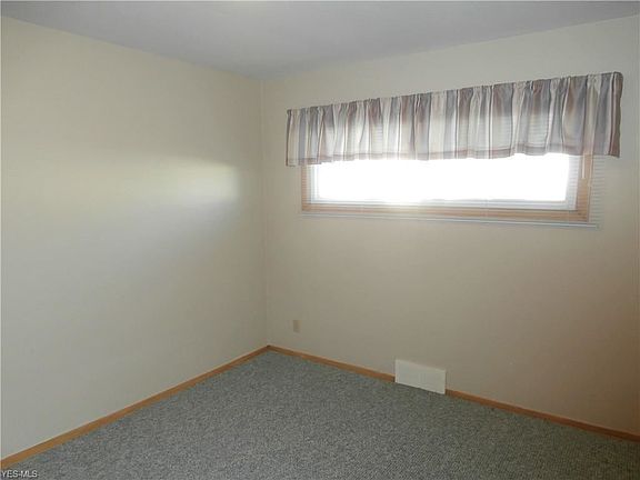5th image of 409 E 317th St