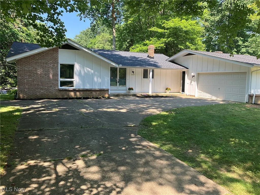 1152 Berwick Ln photo 1