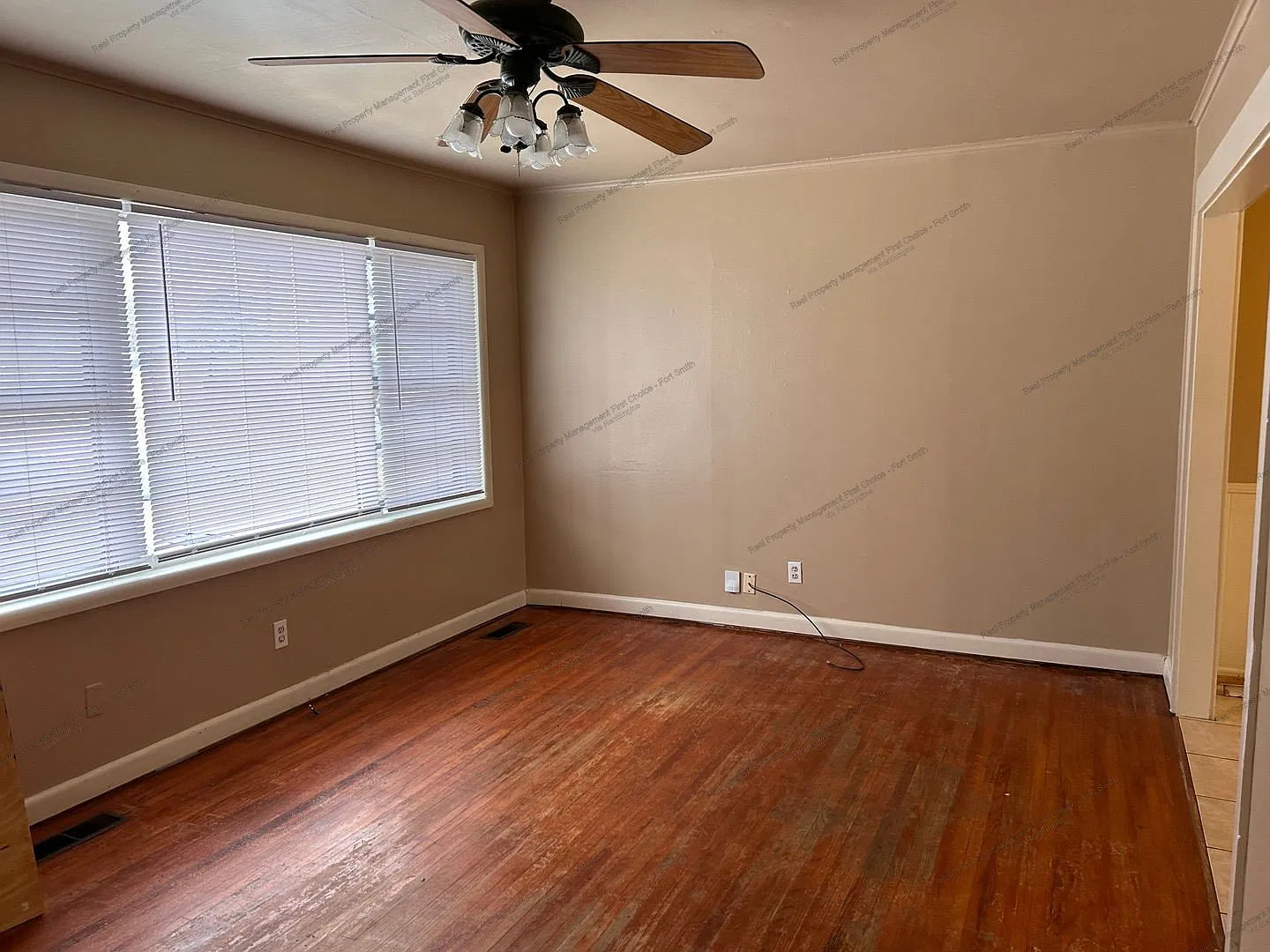 2 bed, 1.0 bath, 888 sqft, $850 — Photo 2